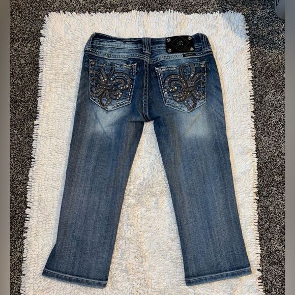 Miss Me Crop Style - Picture 2 of 3